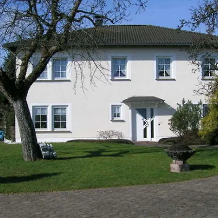 Modern In Near Town Center * Meisburg