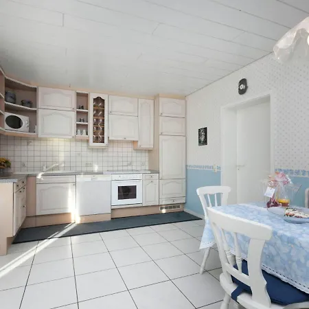 Apartamento Modern In Near Town Center Meisburg